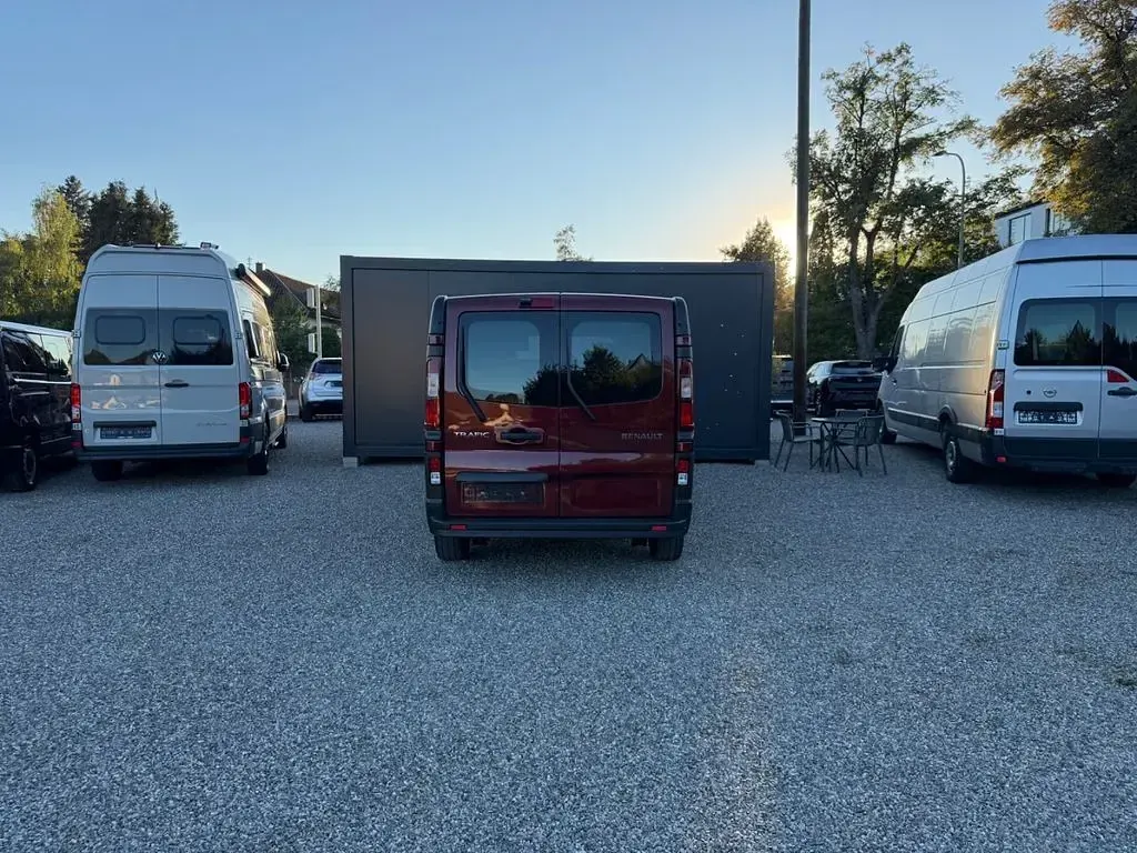 Gebraucht Renault Trafic 150 PS (110 kW) 2023 Rot Van / Kleinbus