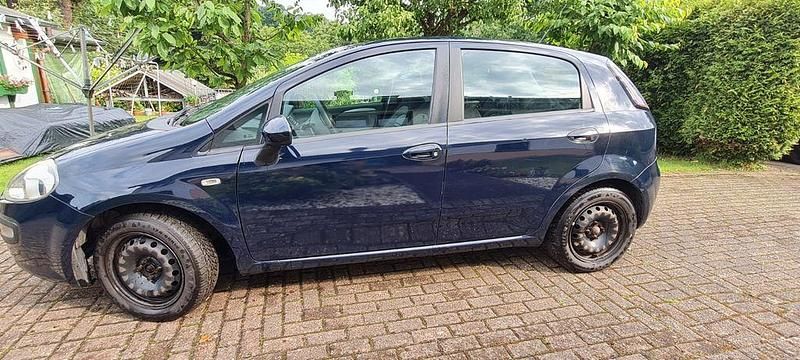Gebraucht Fiat Punto 68 PS (50 kW) 2010 Blau Limousine