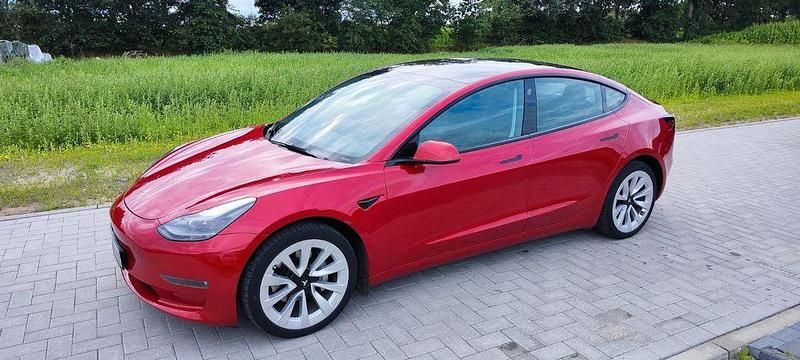 Rot Gebraucht 2022 Tesla Model 3 Long Range Limousine | 31.500 € (Fairer Preis) - Bild 1/4
