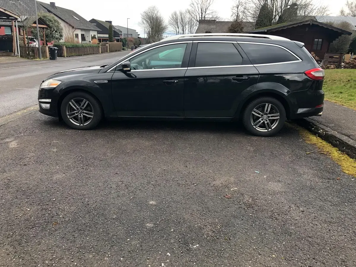 Second-hand Ford Mondeo 200 CP (147 kW) 2011 Negru Break