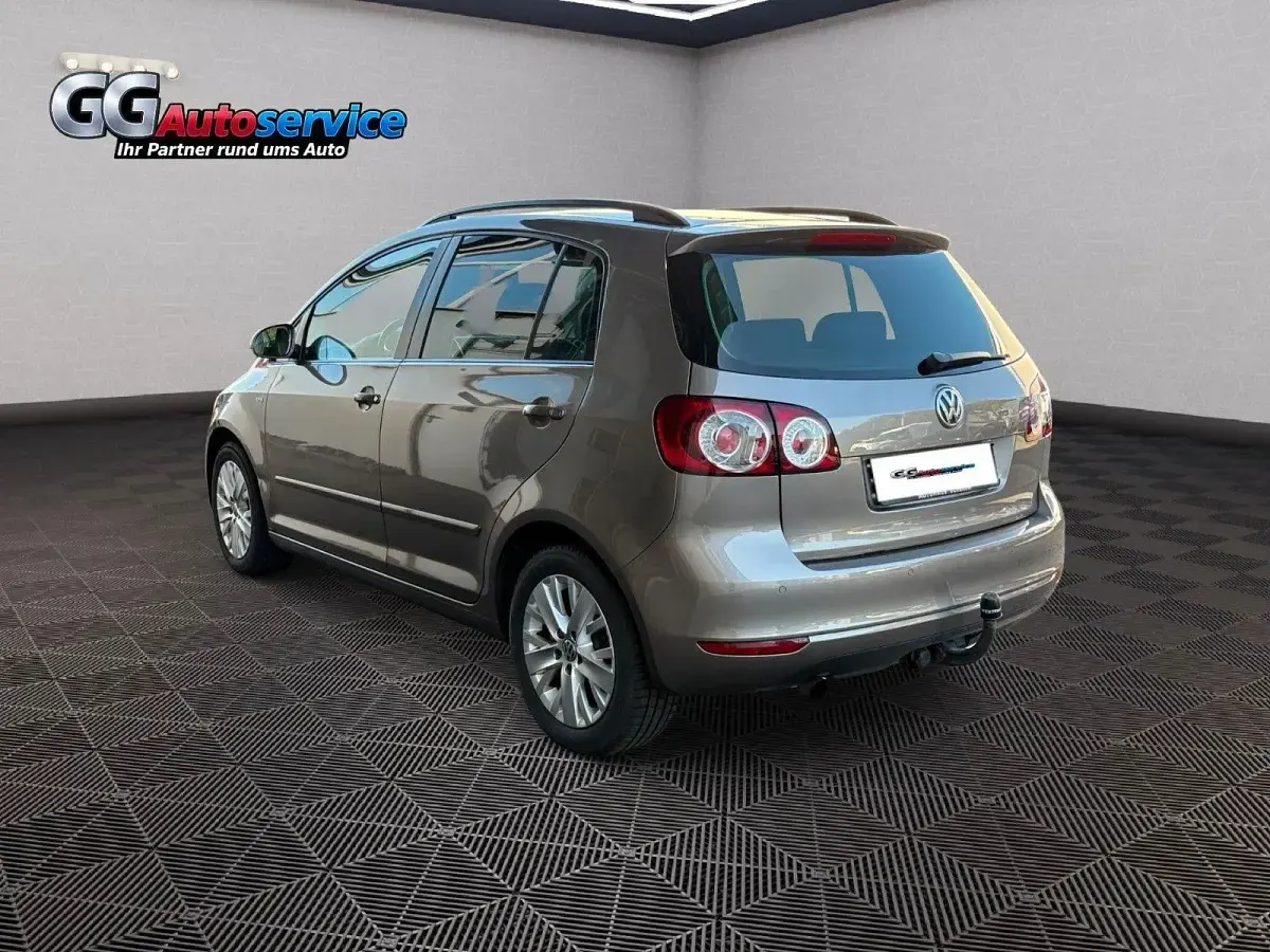 Gebraucht VW Golf Plus Cross Life 105 PS (77 kW) 2013 Braun Van / Kleinbus