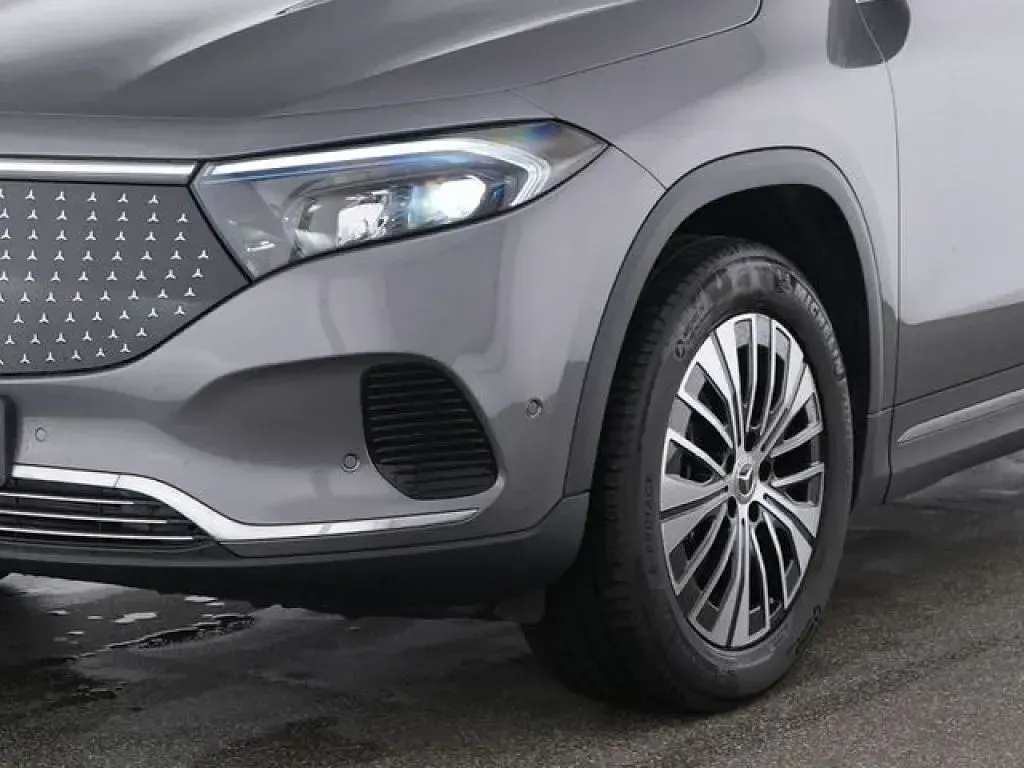 Gebraucht Mercedes EQA250 94 kW (129 PS) 2025 Metalliclack mountaingrau (metallic) SUV