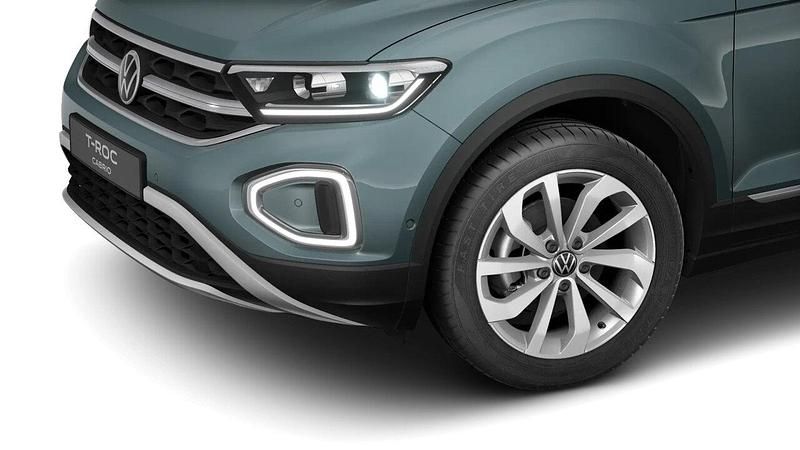Gebraucht VW T-Roc 116 PS (85 kW) 2024 Petroleum blue metallic / schwarz (metallic) SUV