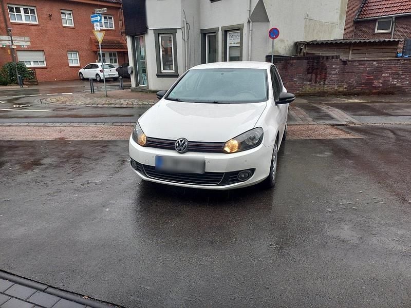 Gebraucht VW Golf VI 86 PS (63 kW) 2011 Weiß Kleinwagen