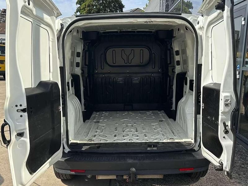 Usata Opel Combo 120 CV (88 kW) 2018 Bianco Monovolume