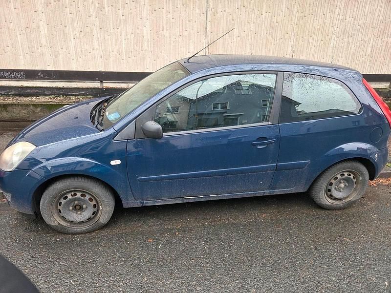 Gebraucht Ford Fiesta 70 PS (51 kW) 2009 Blau Kleinwagen