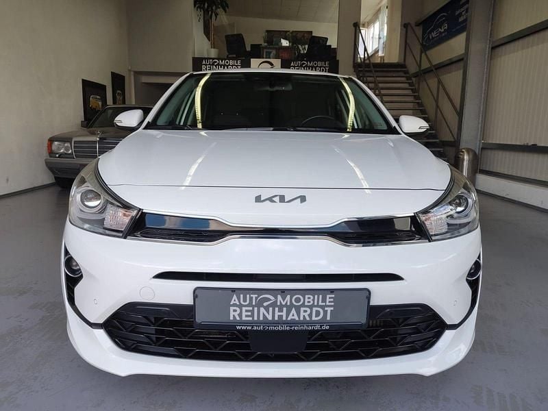 Gebraucht Kia Rio Spirit 101 PS (74 kW) 2022 Weiß Limousine
