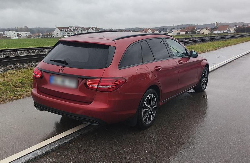 Gebraucht Mercedes C220 194 PS (142 kW) 2019 Rot Kombi