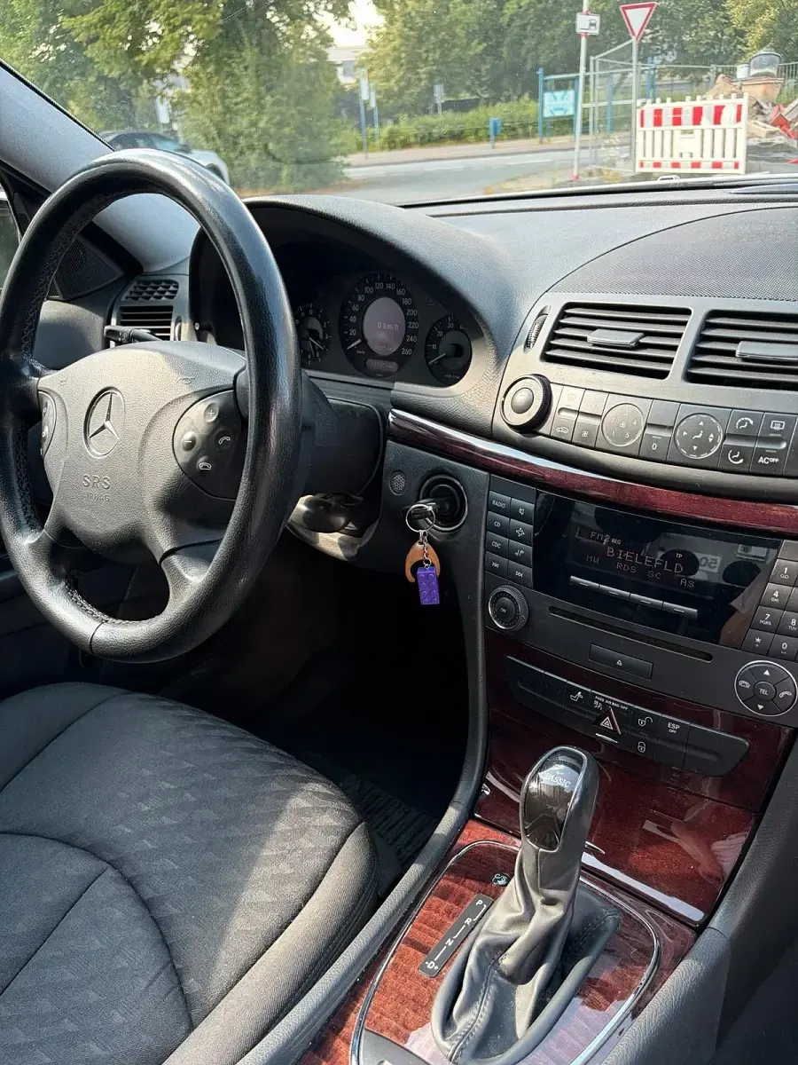 Gebraucht Mercedes E200 163 PS (119 kW) 2005 Grau Limousine