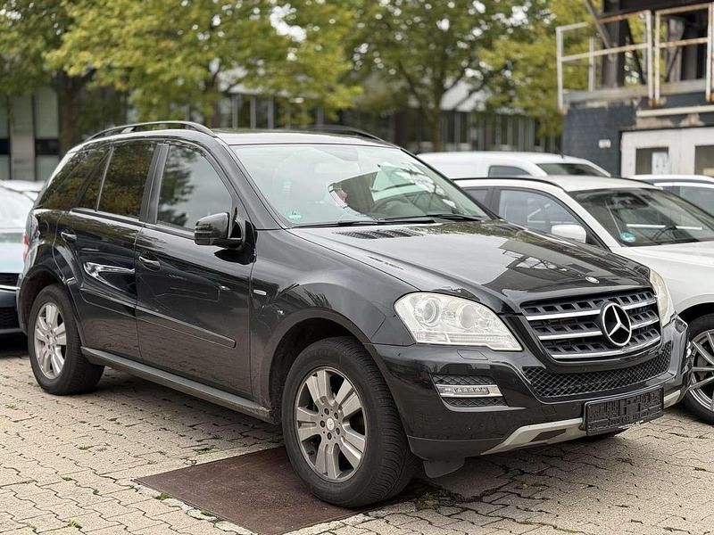 Schwarz Gebraucht 2010 Mercedes ML300 SUV | 19.950 € - Bild 1/3