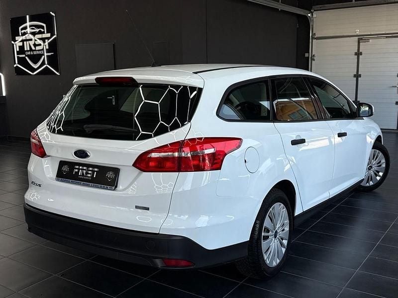 Używany Ford Focus Ambiente 101 KM (74 kW) 2016 Biały Sedan/Limuzyna