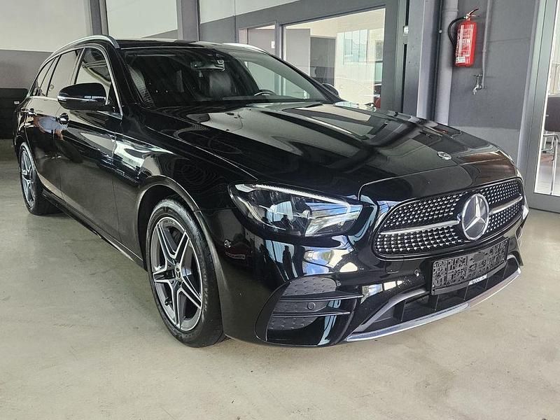 Schwarz Gebraucht 2021 Mercedes E300 AMG line Limousine | 32.700 € (Guter Preis) - Bild 1/4