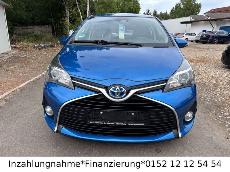 Blau Gebraucht 2016 Toyota Yaris Hybrid Edition-S Limousine | 11.900 € (Fairer Preis) - Bild 1/4