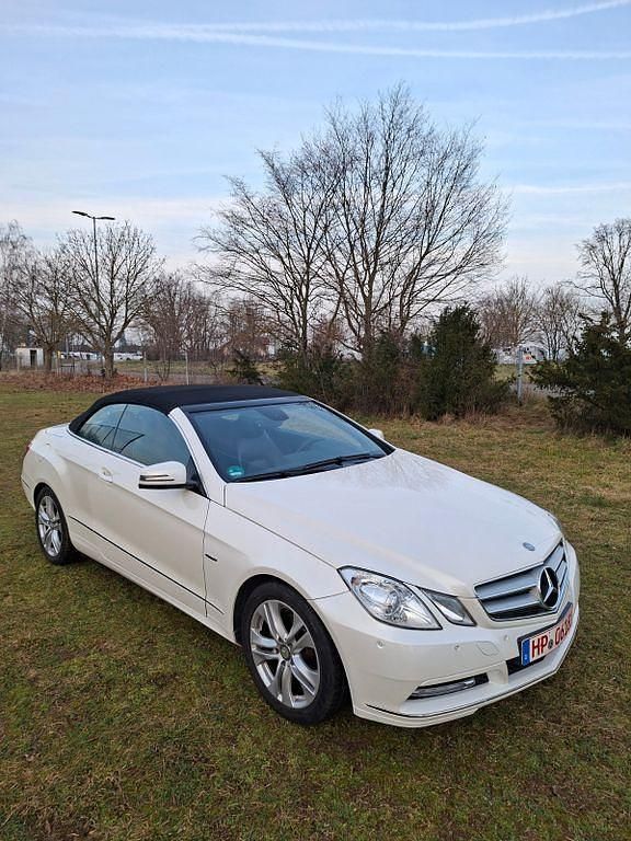 Gebraucht Mercedes E200 184 PS (135 kW) 2011 Weiß Cabrio