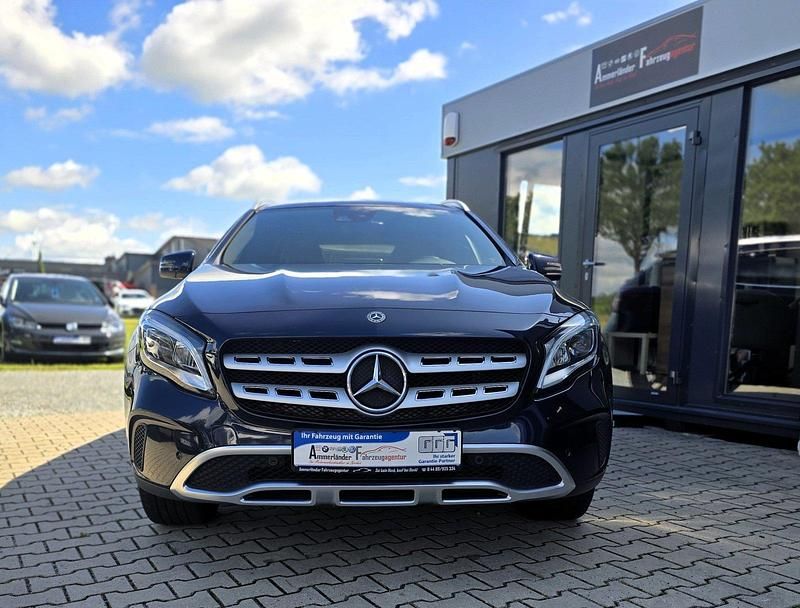 Blau Gebraucht 2016 Mercedes GLA250 Urban SUV | 18.650 € (Fairer Preis) - Bild 1/4