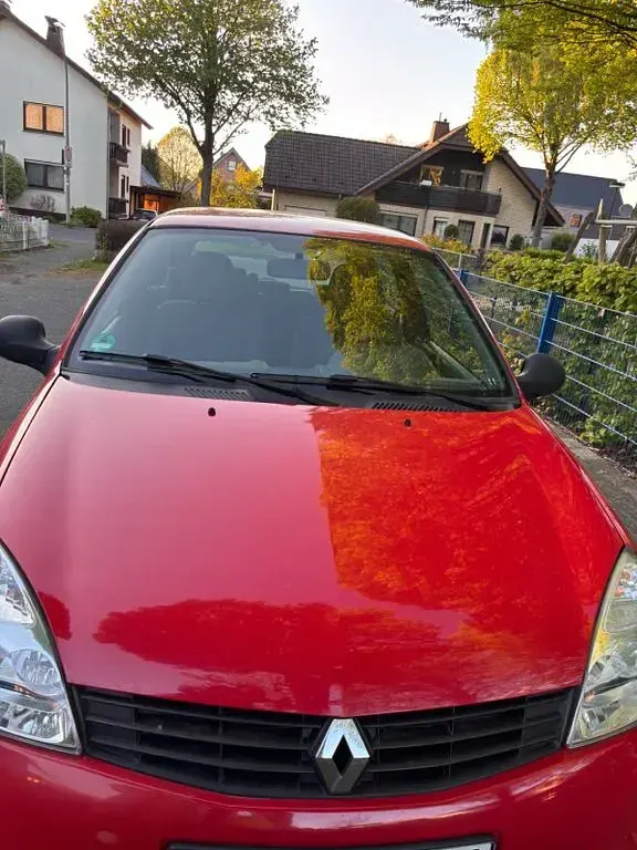Gebraucht Renault Clio II 58 PS (42 kW) 2011 Rot Limousine