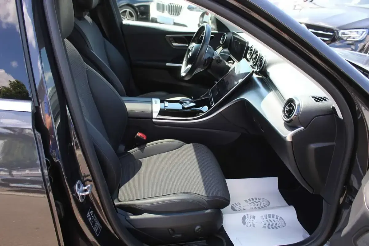 Gebraucht Mercedes C220 197 PS (144 kW) 2023 Grafitgrau  metalliclack Kombi