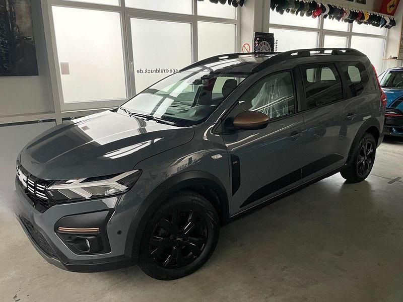 Grau Gebraucht 2024 Dacia Jogger Extreme Limousine | 18.600 € (Guter Preis) - Bild 1/4