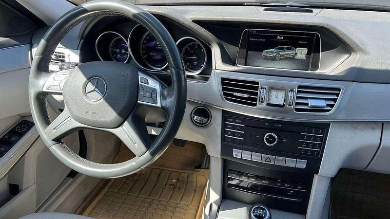Gebraucht Mercedes E200 136 PS (100 kW) 2015 Schwarz  unilack Limousine