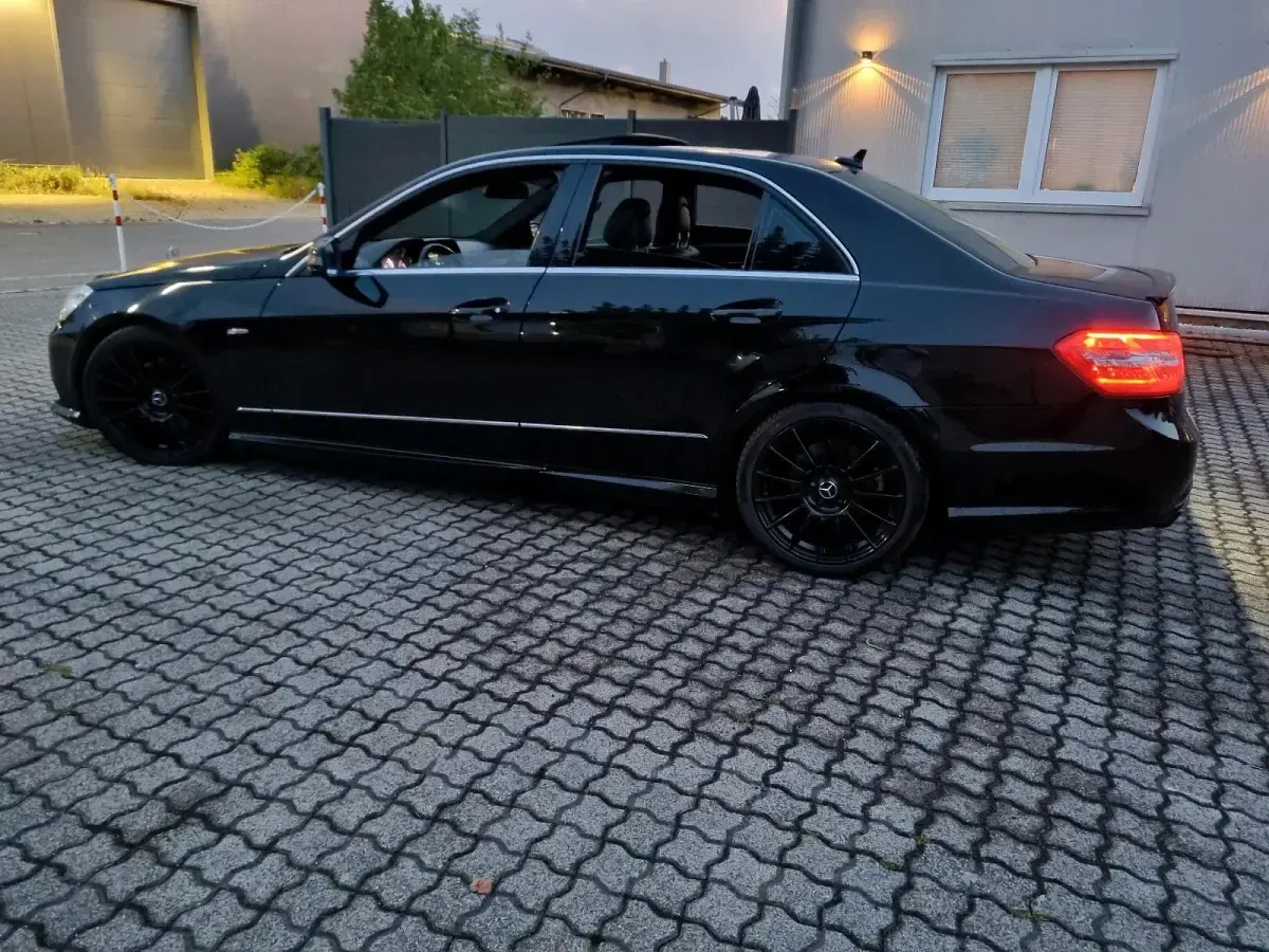 Gebraucht Mercedes E300 AMG 204 PS (150 kW) 2010 Schwarz Limousine