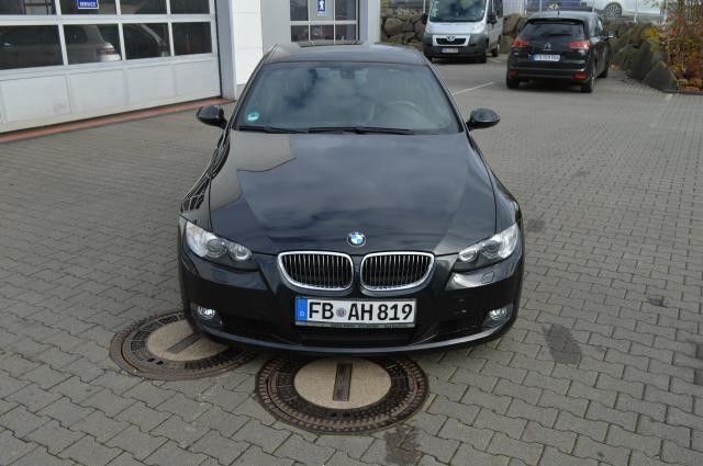 Gebraucht BMW 325 Sport Line 218 PS (160 kW) 2007 Schwarz metallic Coupé