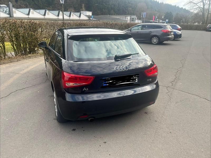 Second-hand Audi A1 S-Line 86 CP (63 kW) 2012 Negru Hatchback