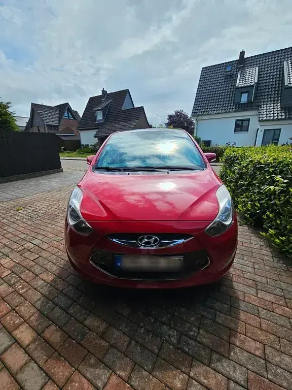 Gebraucht Hyundai ix20 Classic 116 PS (85 kW) 2012 Rot Kleinwagen