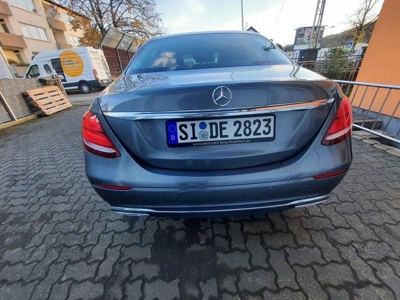 Gebraucht Mercedes E220 194 PS (142 kW) 2019 Grau Limousine