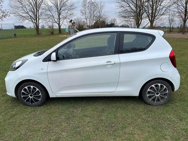 Gebraucht Kia Picanto Attract 69 PS (50 kW) 2011 Weiß Kleinwagen