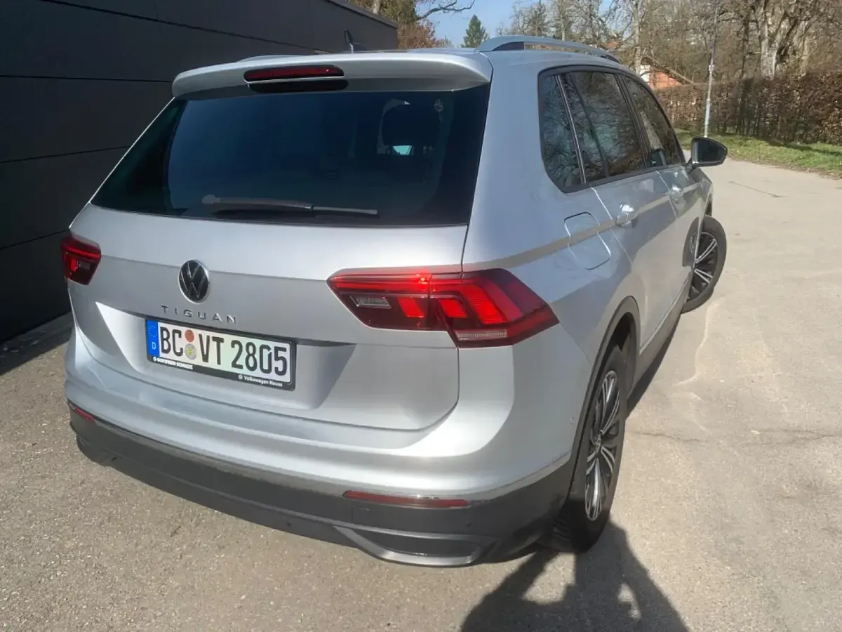 Gebraucht VW Tiguan 150 PS (110 kW) 2021 Silber SUV