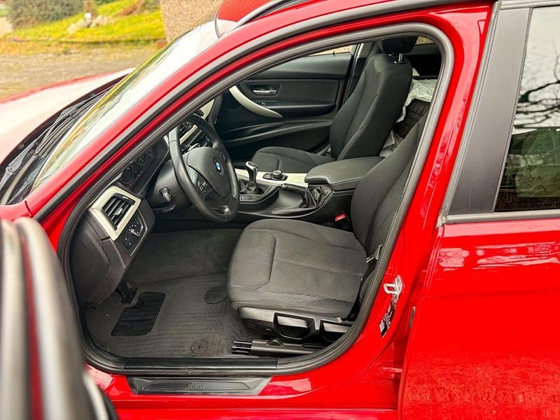 Gebraucht BMW 320 Advantage 184 PS (135 kW) 2015 Rot Kombi
