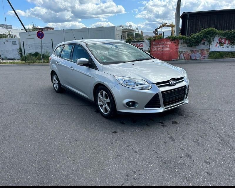 Gebraucht Ford Focus 116 PS (85 kW) 2012 Silber Kombi