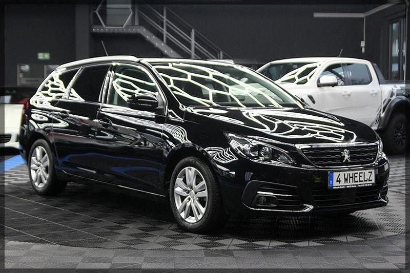 Gebraucht Peugeot 308 SW Allure 131 PS (96 kW) 2020 Schwarz Kombi
