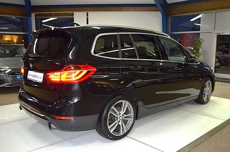 Gebraucht BMW 220 Luxury Line 192 PS (141 kW) 2018 Saphirschwarz Van / Kleinbus