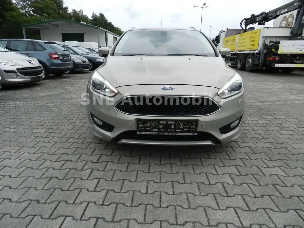 Gebraucht Ford Focus Titanium 150 PS (110 kW) 2015 Tectonic silver Kombi