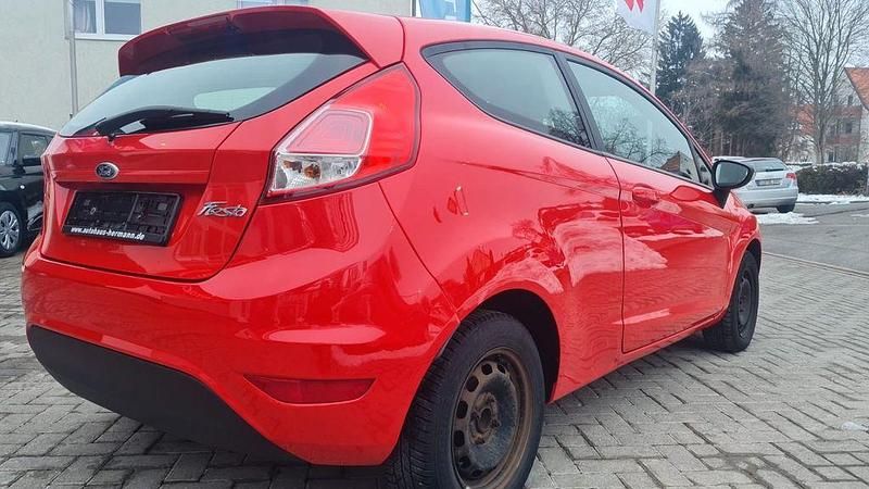 Gebraucht Ford Fiesta Trend 60 PS (44 kW) 2015 Rot Kleinwagen