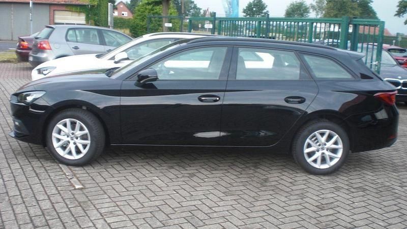 Schwarz Gebraucht 2023 Seat Leon Style Limousine | 23.895 € (Fairer Preis) - Bild 1/4