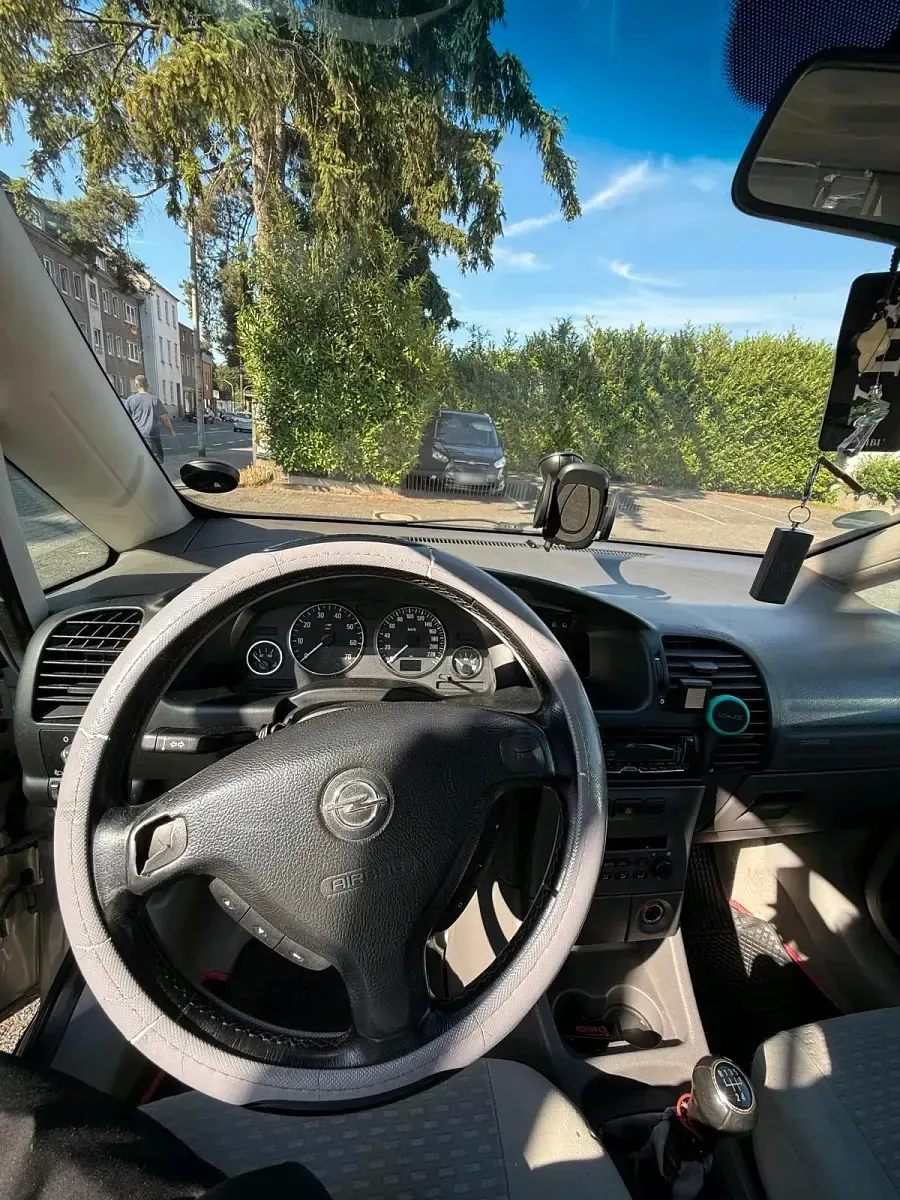 Gebraucht Opel Zafira 102 PS (75 kW) 2003 Silber Van / Kleinbus