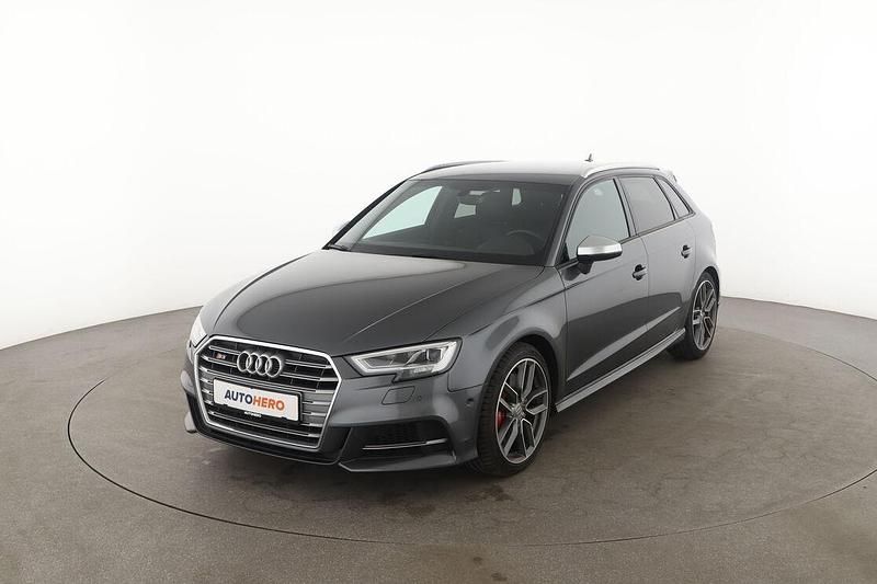 Grau Gebraucht 2016 Audi S3 Advanced Limousine | 23.590 € - Bild 1/3
