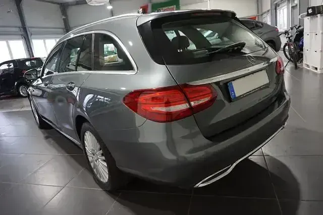 Gebraucht Mercedes C180 Exclusive 156 PS (114 kW) 2016 Grau metallic Kombi