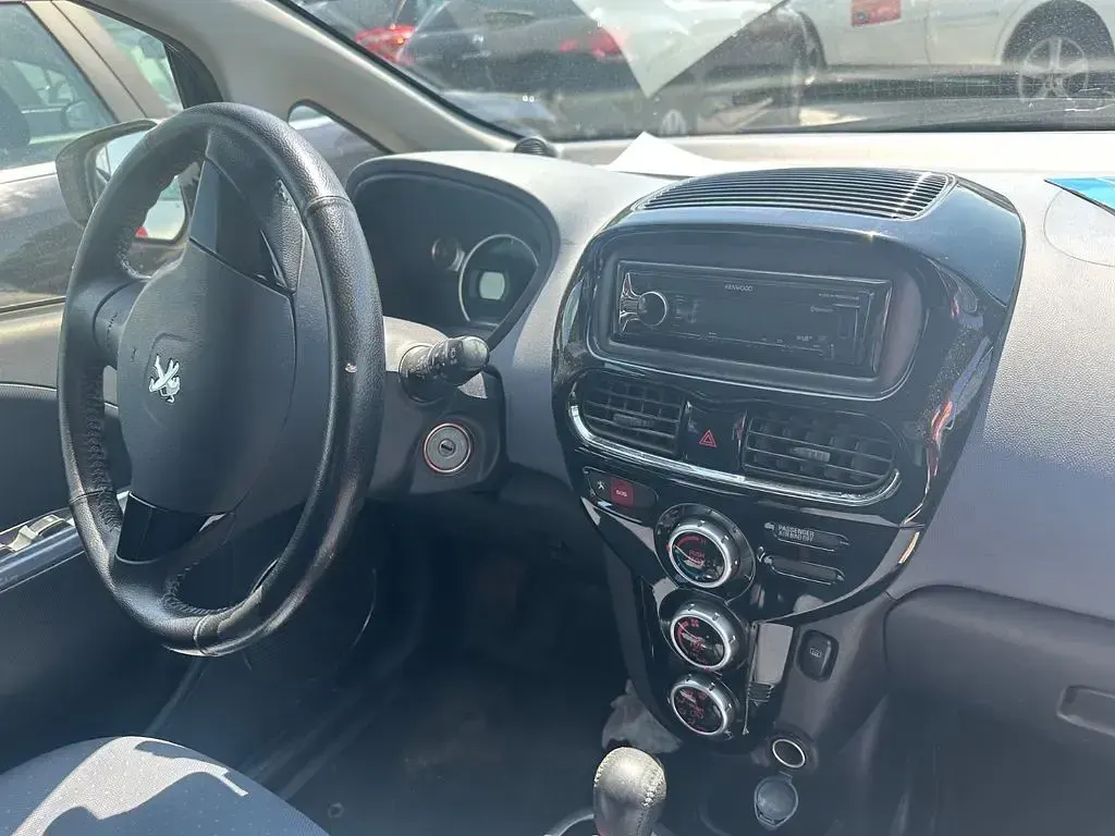 Gebraucht Peugeot iON 35 kW (48 PS) 2017 Weiß Kleinwagen