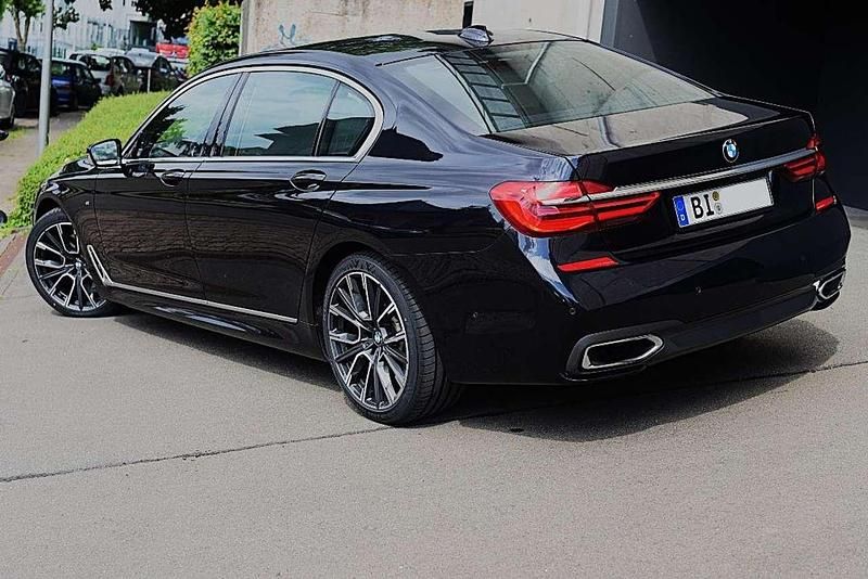 Schwarz Gebraucht 2016 BMW 740L Limousine | 30.900 € (Etwas zu teuer) - Bild 1/4