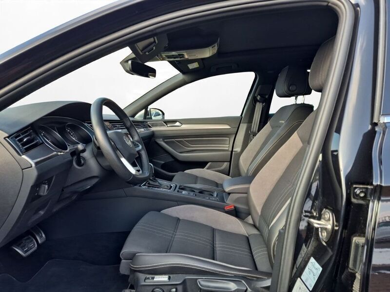 Gebraucht VW Passat Alltrack 200 PS (147 kW) 2022 Deep black perleffekt Kombi