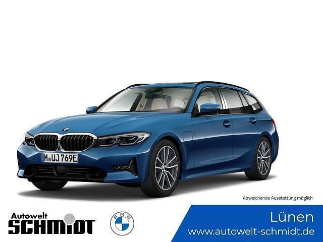 Phytonicblau Gebraucht 2021 BMW 330e Sport Line Kombi | 28.290 € (Fairer Preis) - Bild 1/4