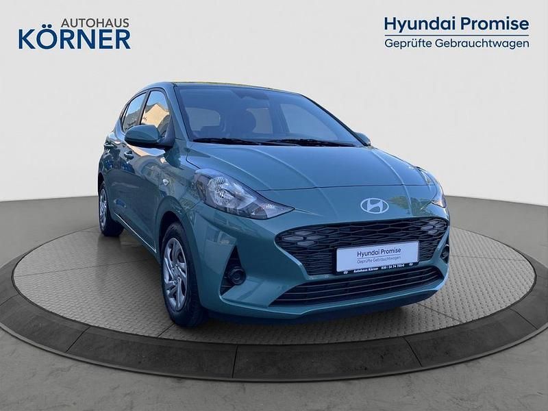 Gruen Neu 2025 Hyundai i10 Select Kleinwagen | 15.900 € (Fairer Preis) - Bild 1/4