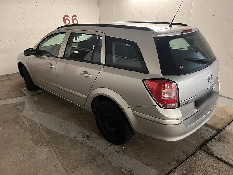 Gebraucht Opel Astra 116 PS (85 kW) 2008 Silber Kombi