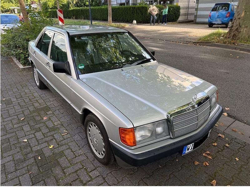 Gebraucht Mercedes 190 118 PS (86 kW) 1989 Silber Limousine