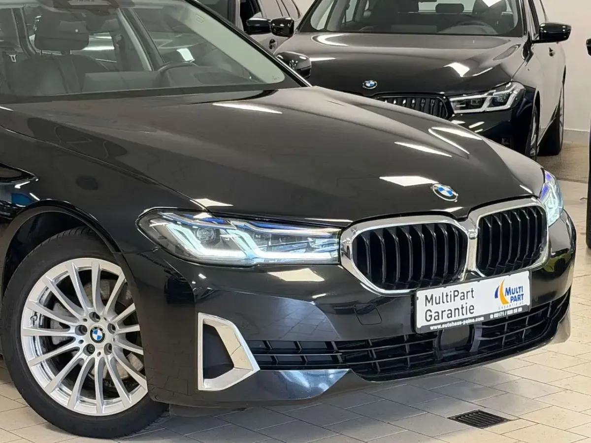 Gebraucht BMW 520 190 PS (139 kW) 2021 Black sapphire metallic Kombi