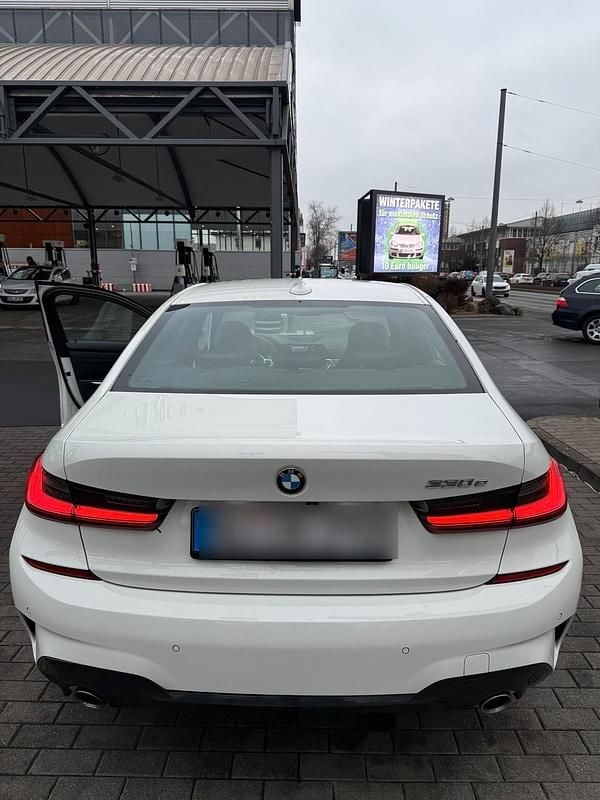 Weiß Gebraucht 2020 BMW 330 M Sport Limousine | 21.000 € (Superpreis) - Bild 1/4