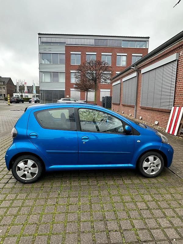Gebraucht Toyota Aygo 68 PS (50 kW) 2009 Grau Kleinwagen